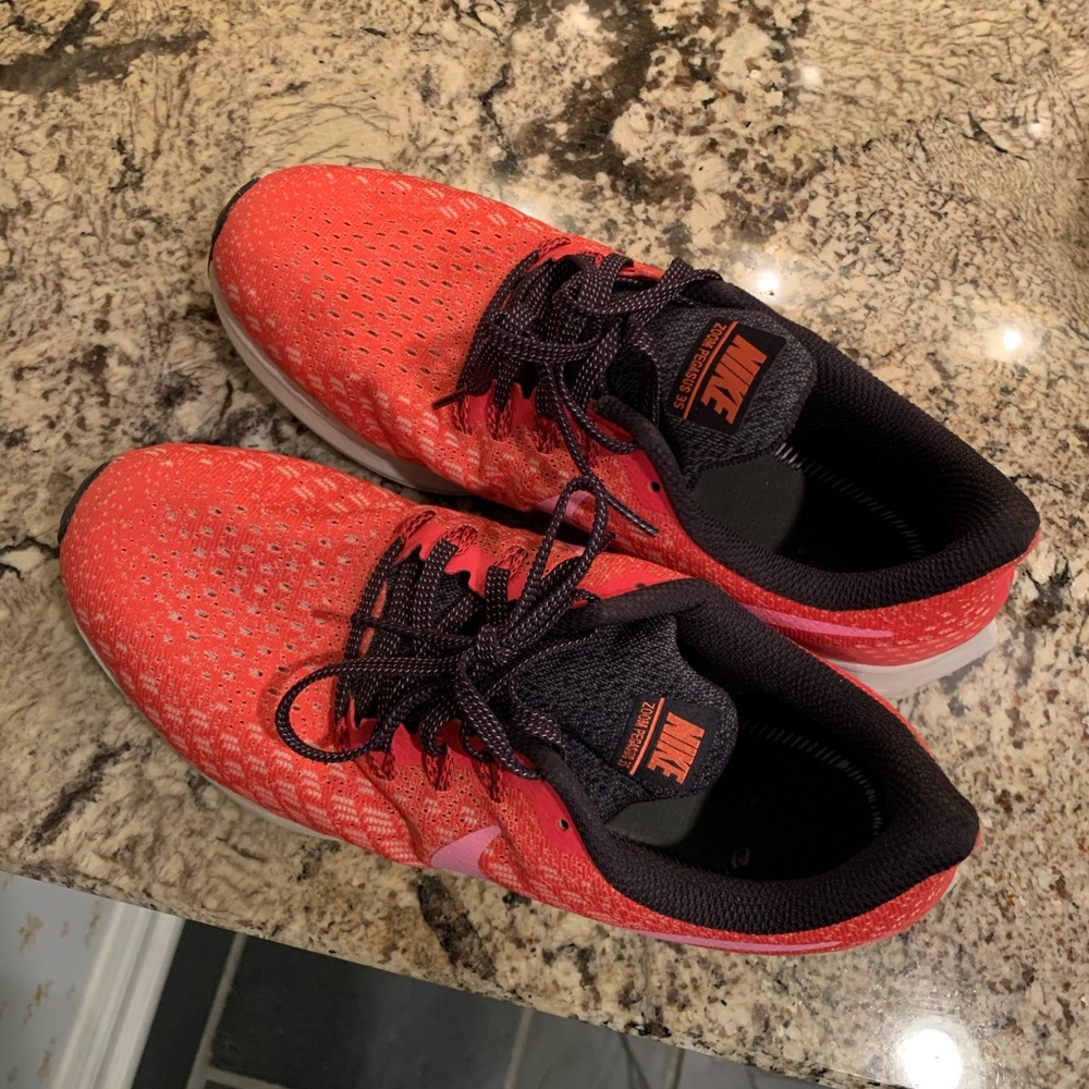 LIKE NEW women’s Nike Pegasus size 9.5